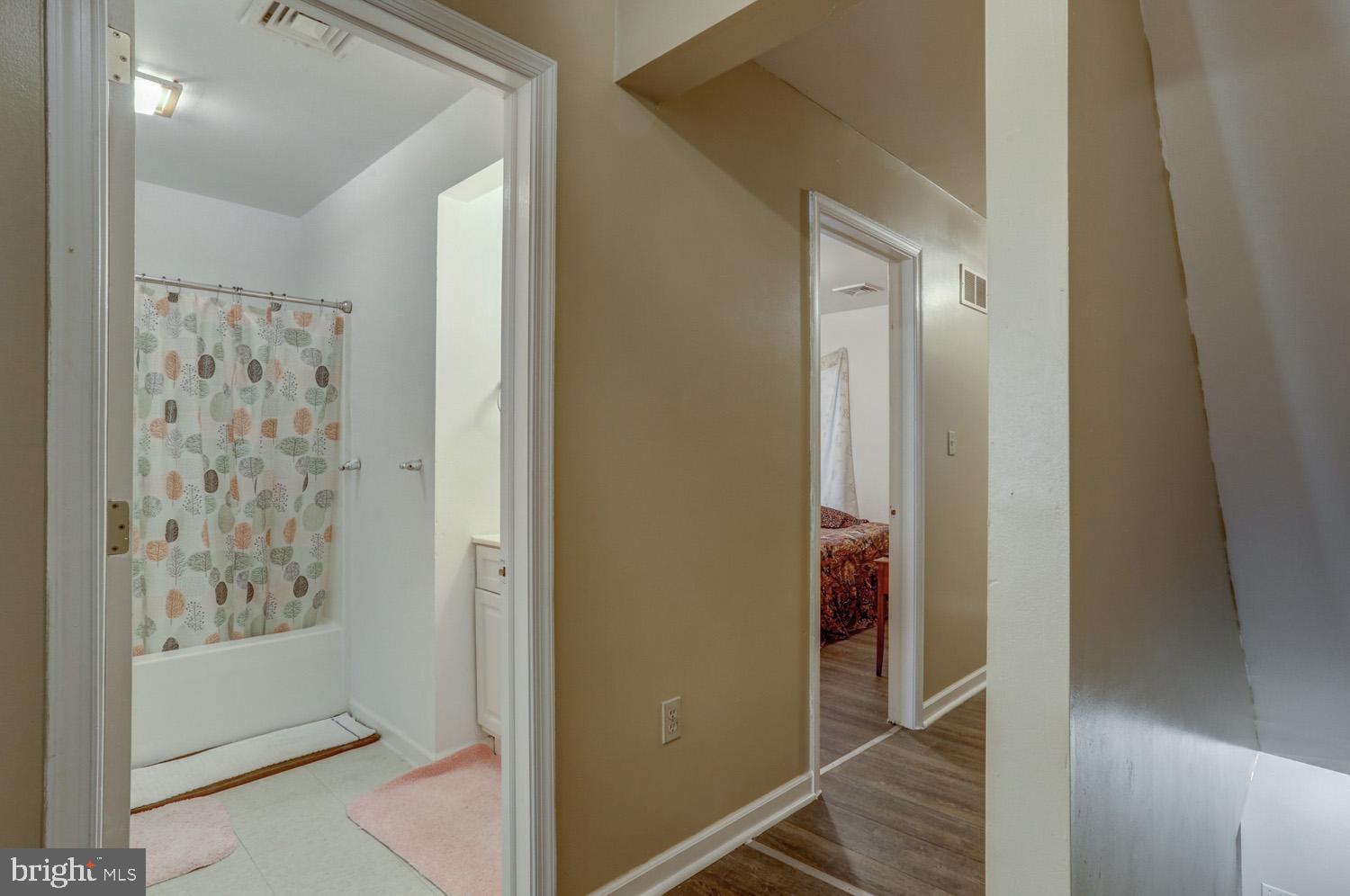 417 Green Street Lancaster, PA 17602 - Photo 24 of 37 a bathroom with a shower