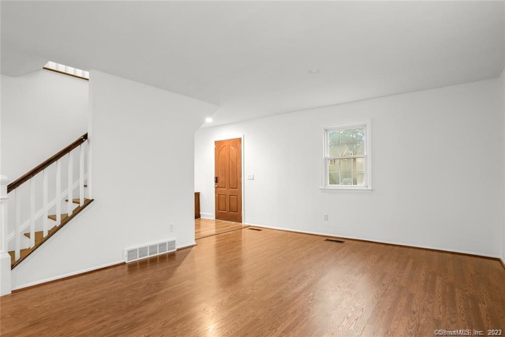 10 Harvann Road Norwalk, CT 06850 - Photo 6 of 32