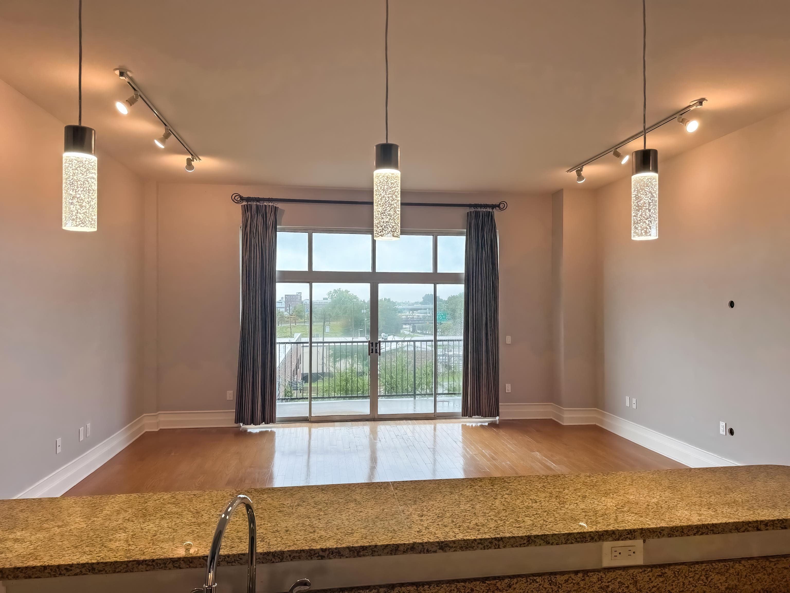 648 Riverside Drive, Unit 309 Memphis, TN 38103 - Photo 17 of 30 a room with window