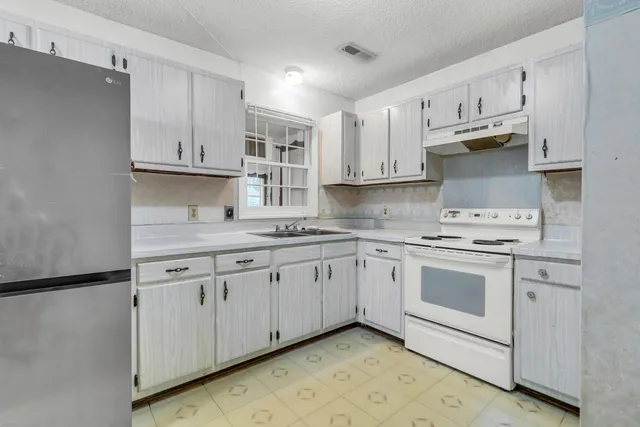 $276,000 | 208 Mary Scott Drive, Goose Creek, SC 29445