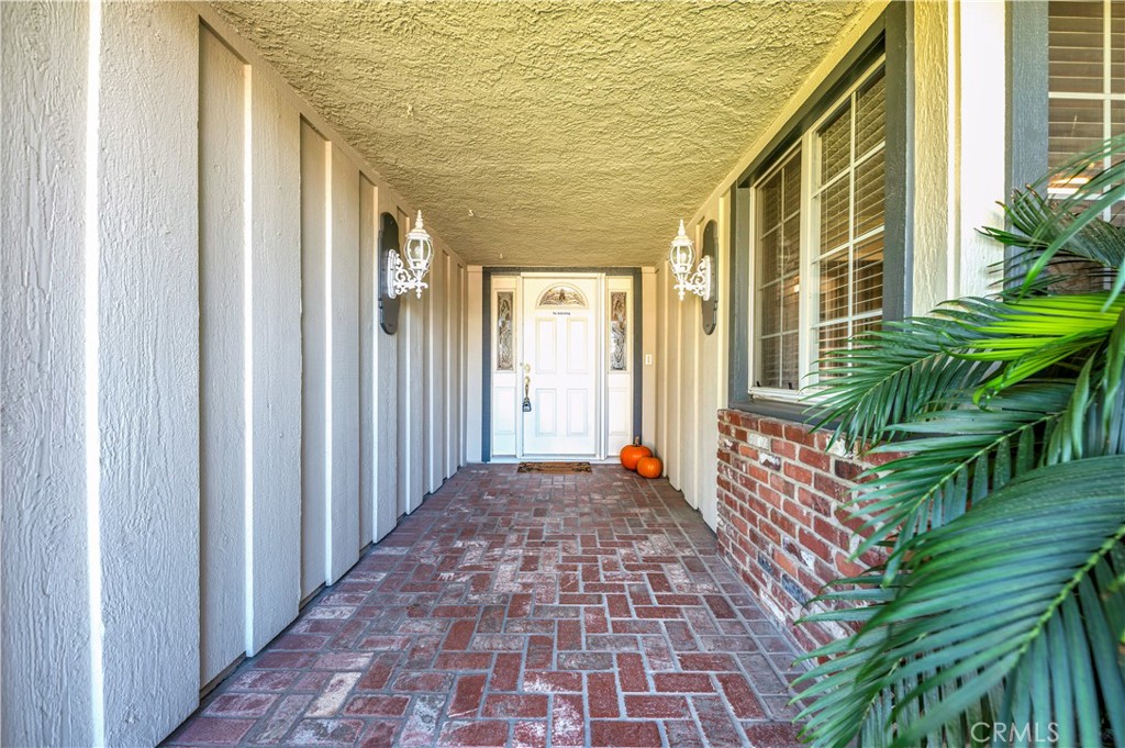 475 Termino Avenue Corona, CA 92879 - Photo 6 of 35 a entryway view with a garden