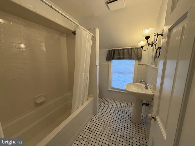 $2,650 | 810 Crum Creek Road, Media, PA 19063