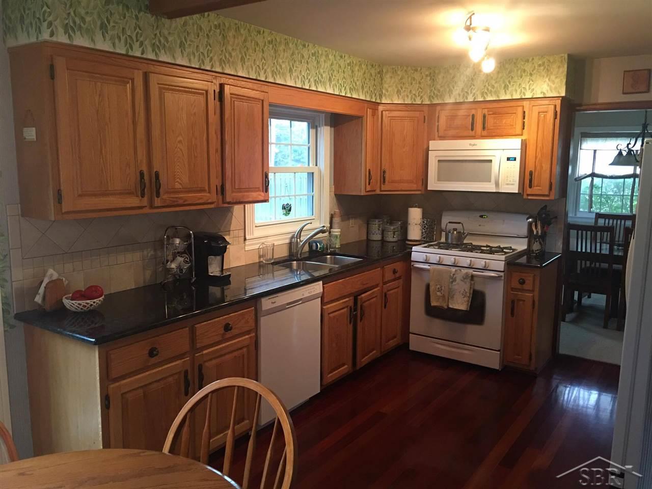 526 Stoneham Road Saginaw, MI 48638 - Photo 10 of 36 31299762-9.JPG