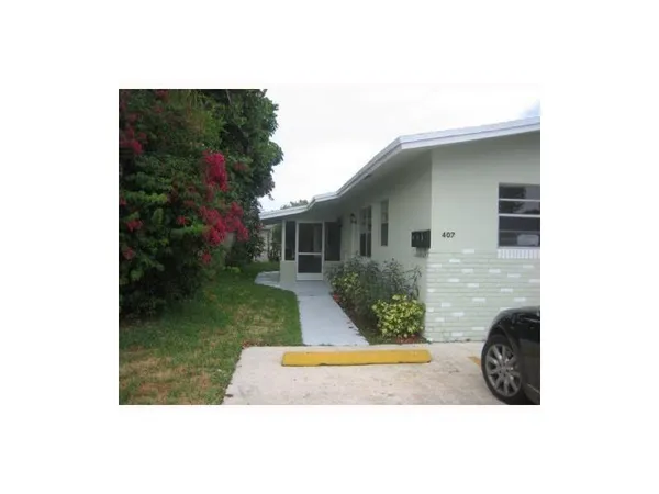 $1,600 | 407 Southeast 3rd Avenue, Unit B, Hallandale Beach, FL 33009