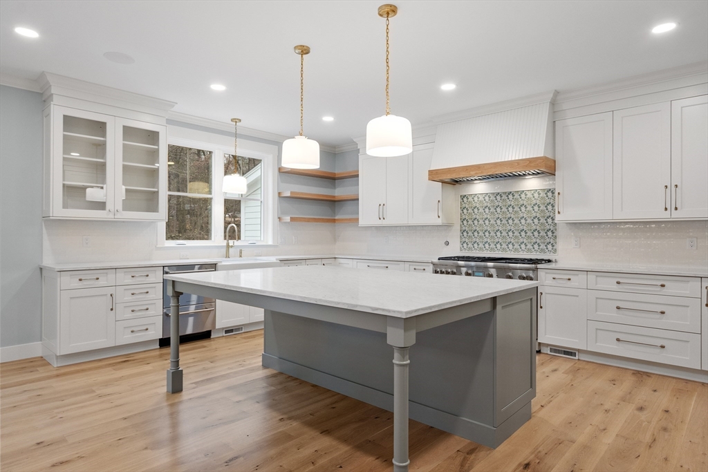 385 Green Road Bolton, MA 01740 - Photo 5 of 28