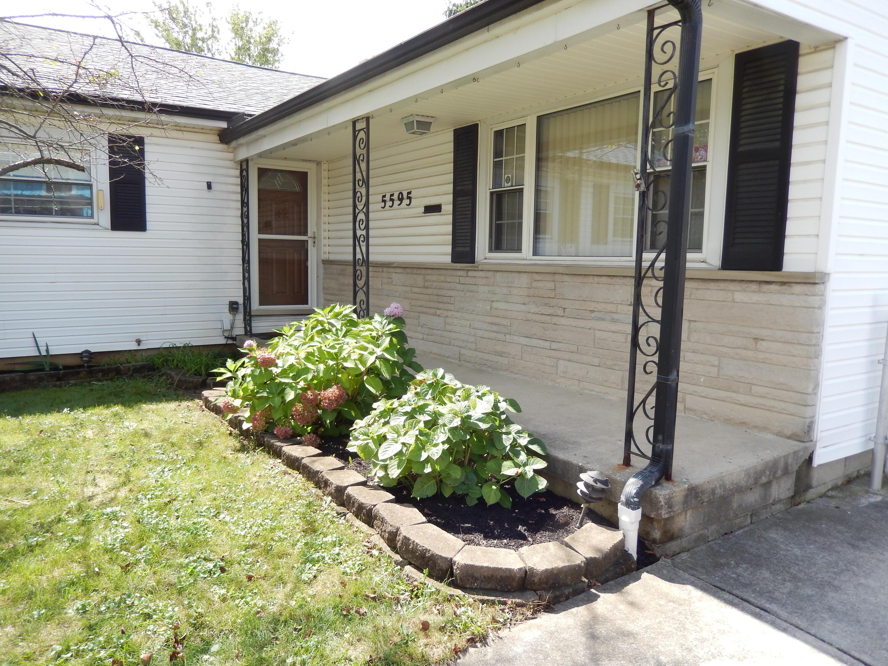 5595 Karl Road Columbus, OH 43229 - Photo 4 of 38 Front View