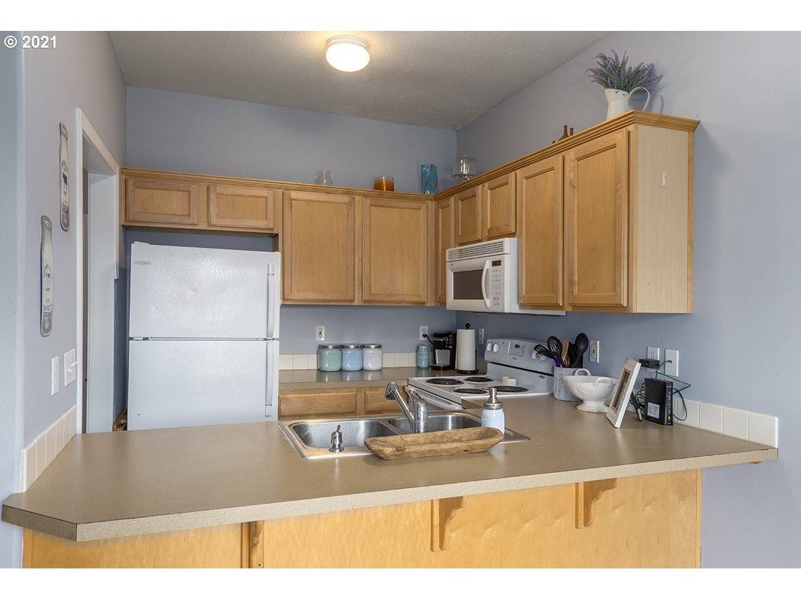 34897 Burt Road St. Helens, OR 97051 - Photo 5 of 16 Kitchen
