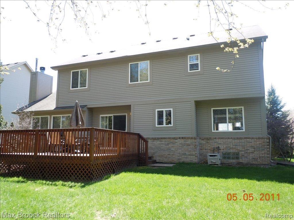 2564 Brilliance Rochester, MI 48309 - Photo 19 of 21 Rear View