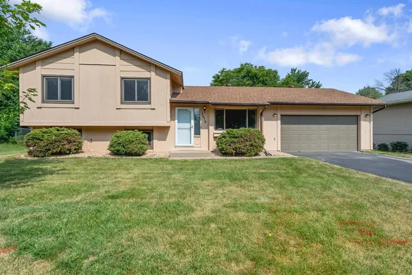 $390,000 | 3819 Lodestone Lane, Eagan, MN 55122