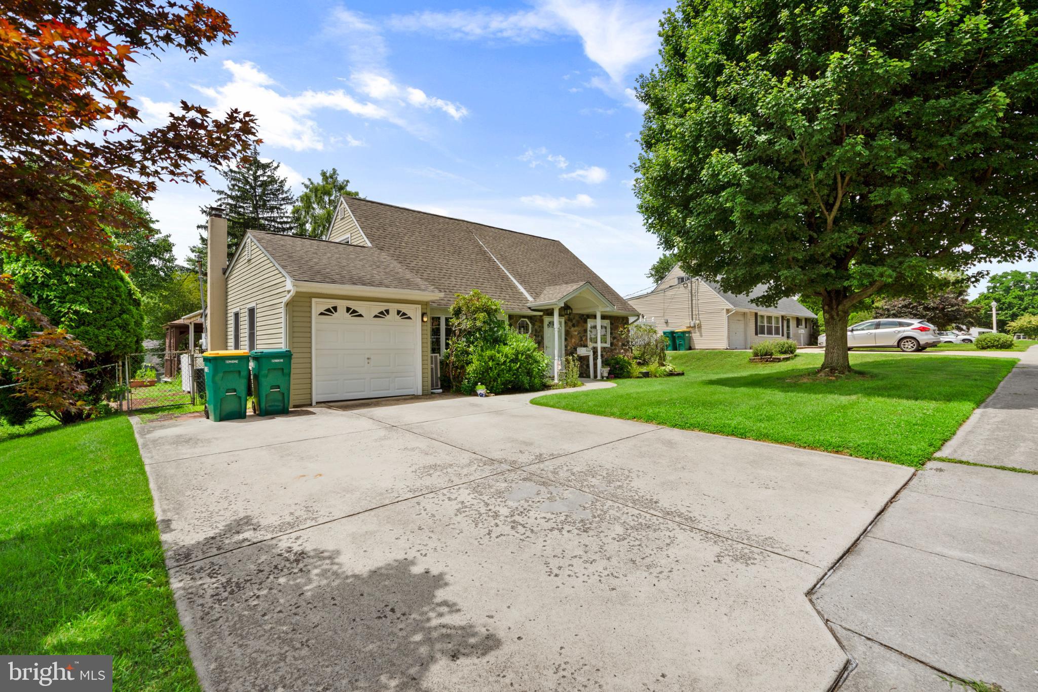 27 Jasmine Road Levittown, PA 19056 - Photo 3 of 33 Charming home with lush green surroundings.