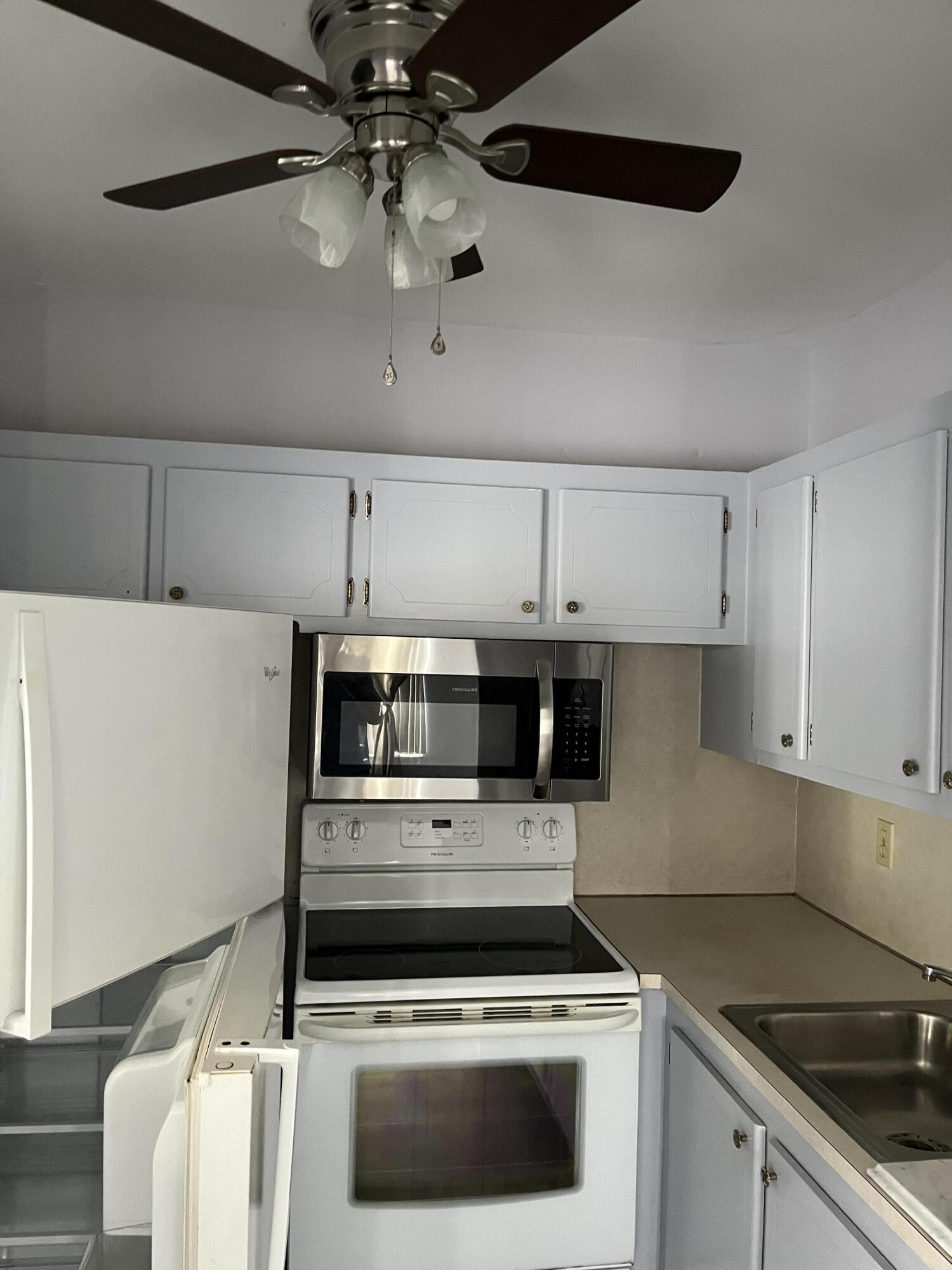 3F1AD187-6CA3-4B6A-B572-7C488479BDDE