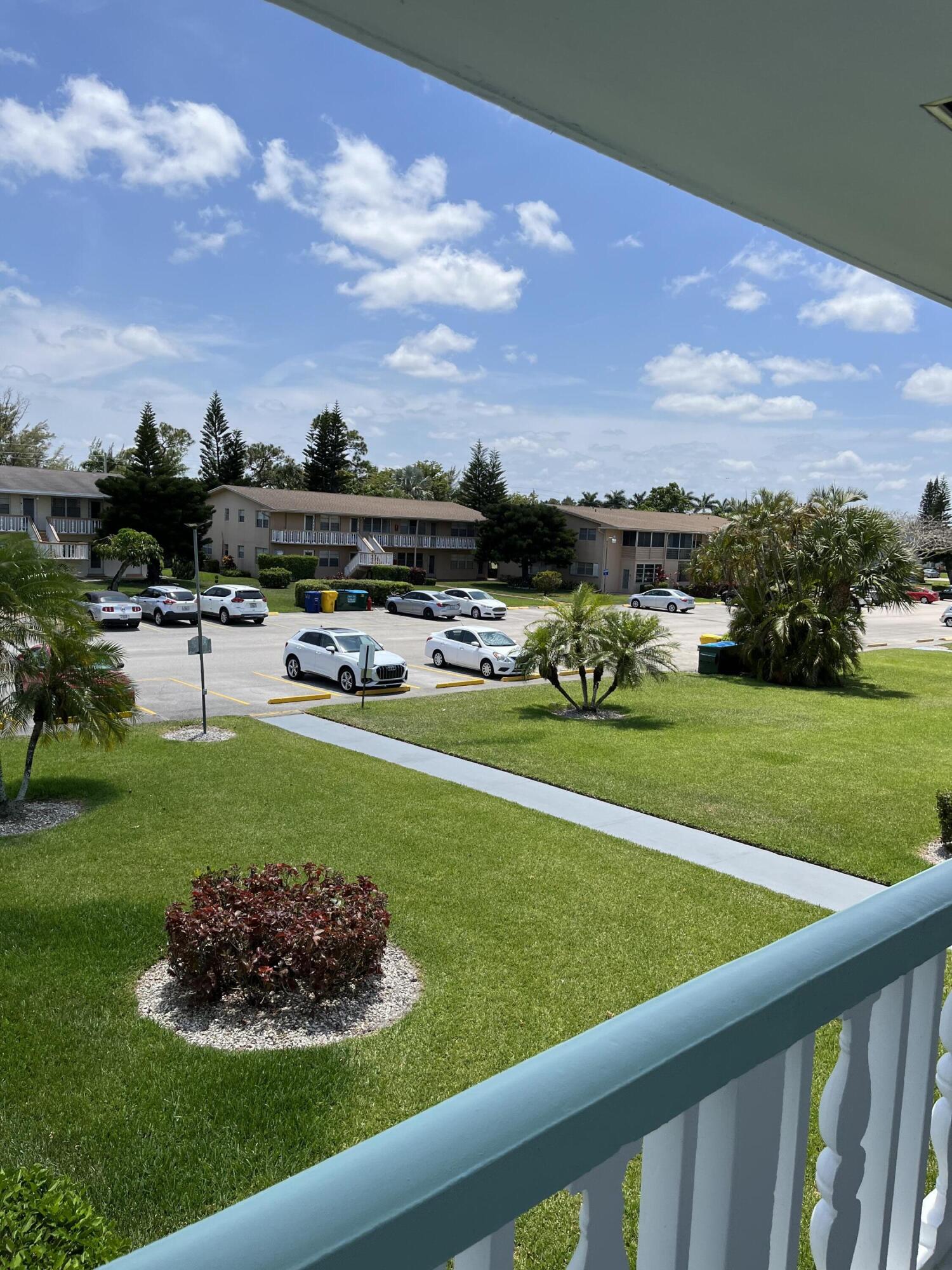 89 Easthampton D West Palm Beach, FL 33417 - Photo 5 of 15 81C66947-9349-4E0B-BA2E-1BC5DC08307D