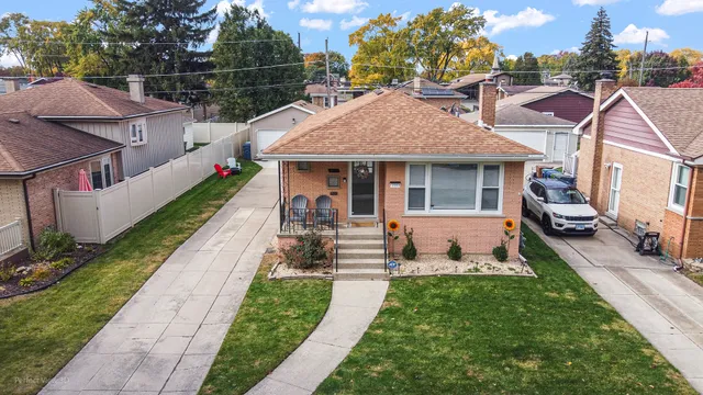 $375,000 | 10008 South Kolin Avenue, Oak Lawn, IL 60453