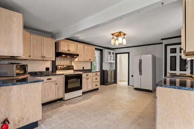 $397,500 | 62 Warren Street, Rockland, ME 04841