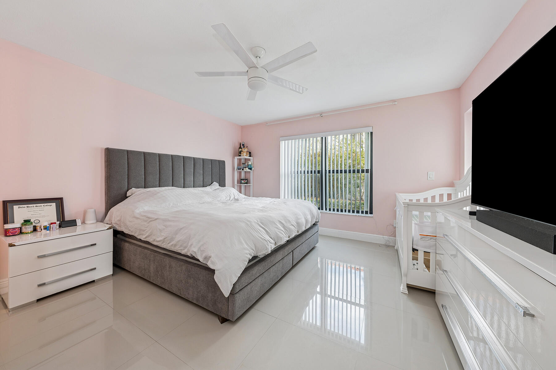 896 North Federal Highway, Unit 124 Lantana, FL 33462 - Photo 6 of 11 a bedroom with a bed and a flat tv screen on dresser