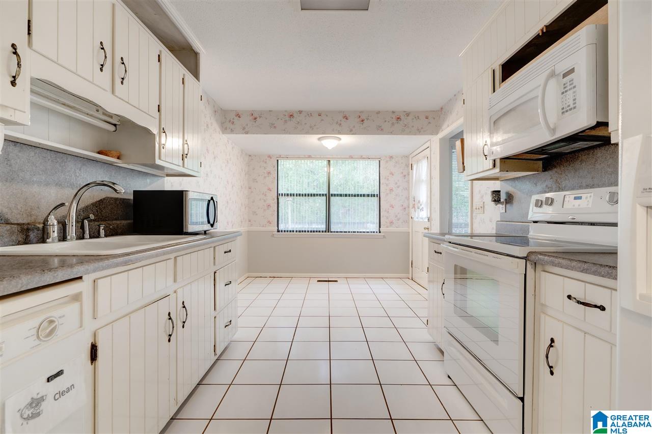 705 Colonial Drive Alabaster, AL 35007 - Photo 9 of 23