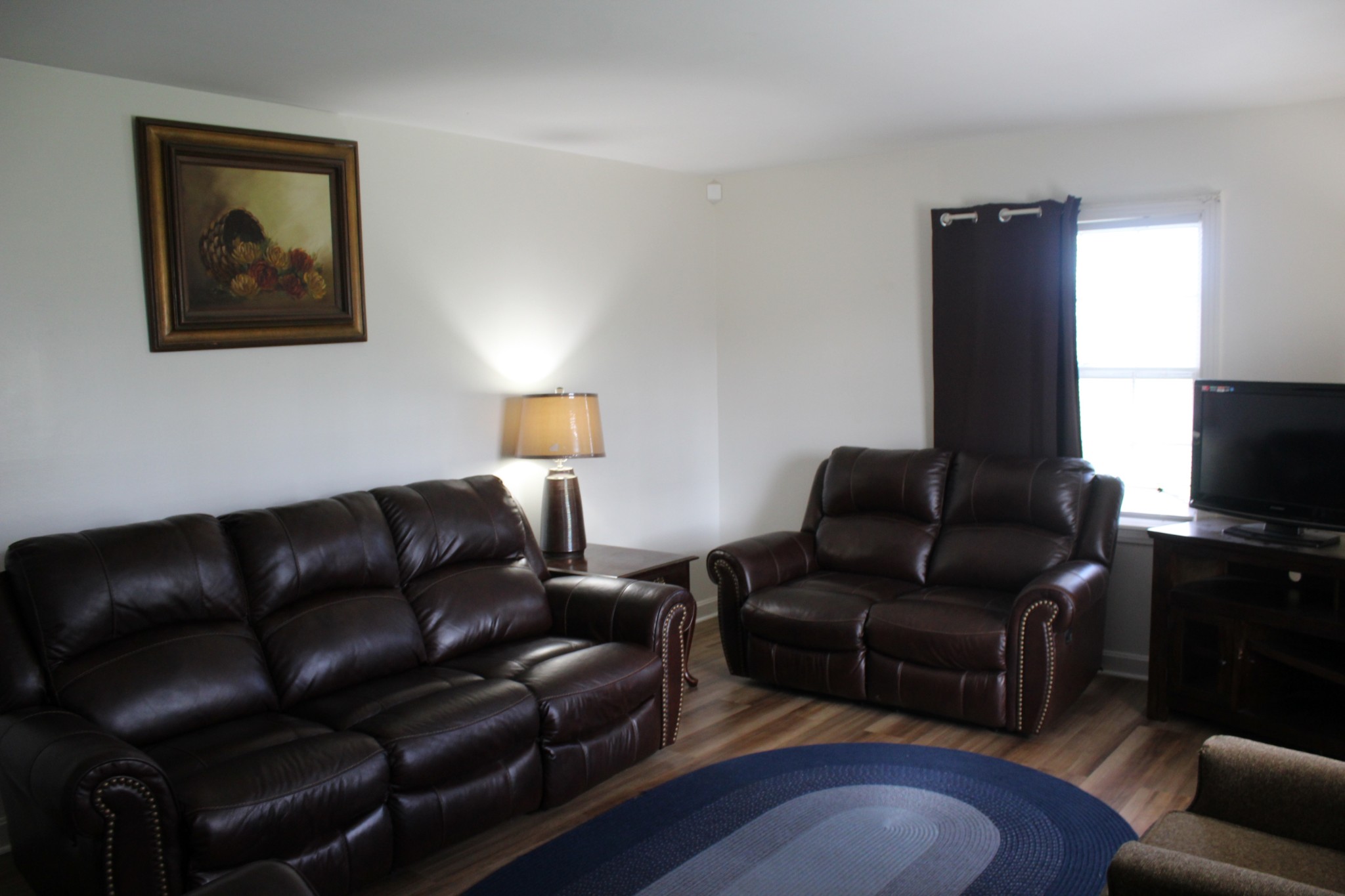 317 Pitt Lane Springfield, TN 37172 - Photo 5 of 22 a living room with furniture and a flat screen tv