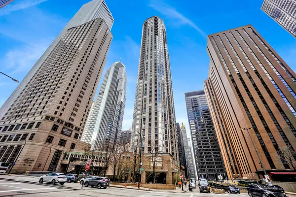 $2,300 | 222 North Columbus Drive, Unit 3801, Chicago, IL 60601