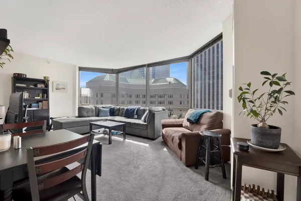 $2,300 | 222 North Columbus Drive, Unit 3801, Chicago, IL 60601