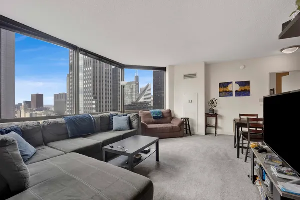 $2,300 | 222 North Columbus Drive, Unit 3801, Chicago, IL 60601