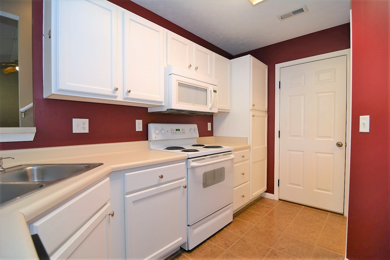 10001 Chatteris Road Evansville, IN 47725 - Photo 9 of 25 Gallery Image 9