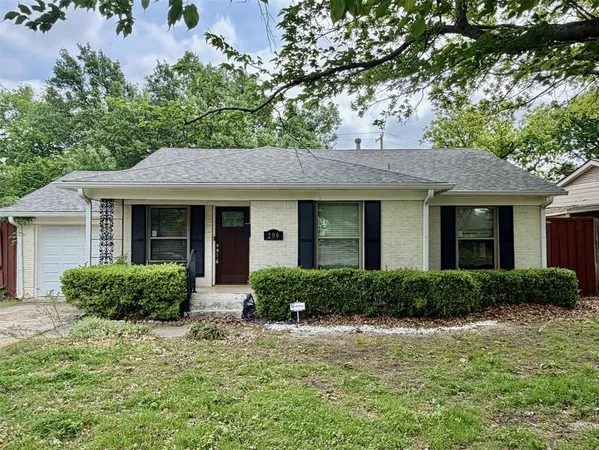 $2,500 | 209 South Lindale Lane, Richardson, TX 75080