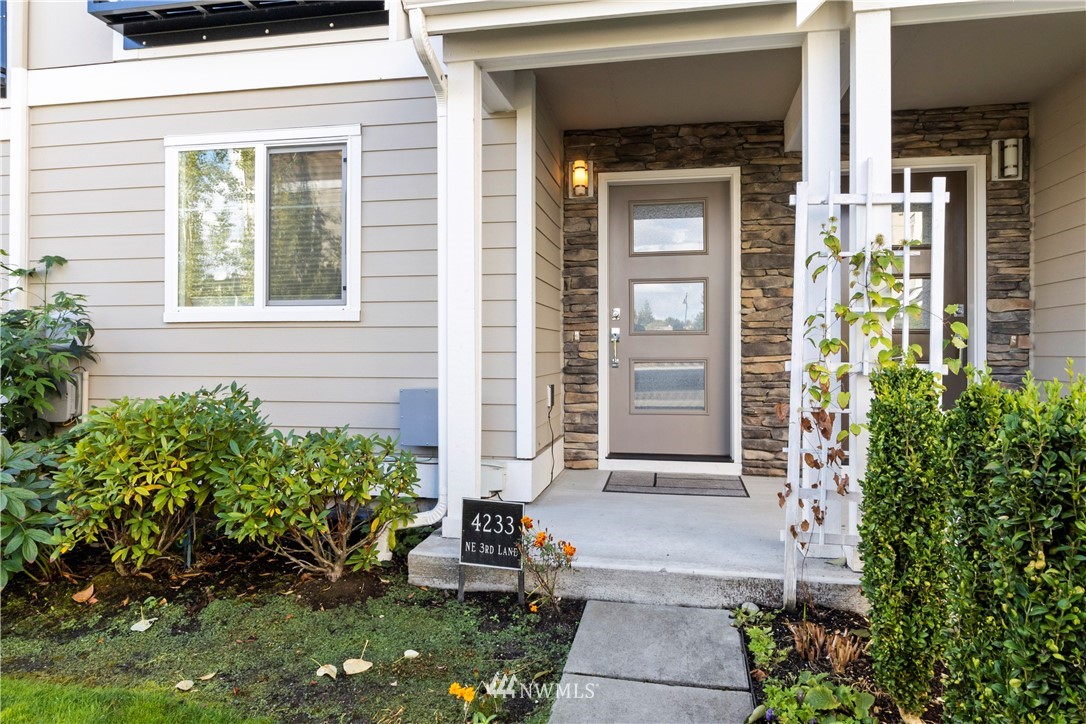4233 Northeast 3rd Lane Renton, WA 98059 - Photo 2 of 25