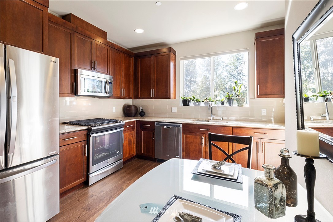 4233 Northeast 3rd Lane Renton, WA 98059 - Photo 6 of 25