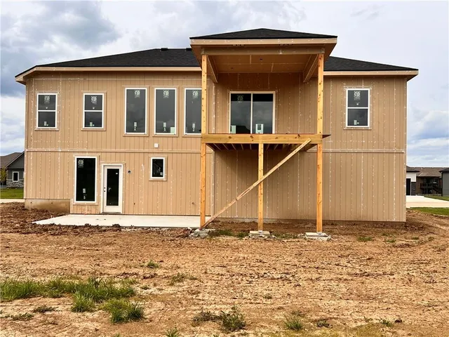 $393,900 | 814 West Shawhan Parkway, Lone Jack, MO 64086