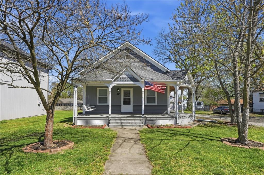 310 East Nichols Street Spring Hill, KS 66083 - Photo 2 of 30