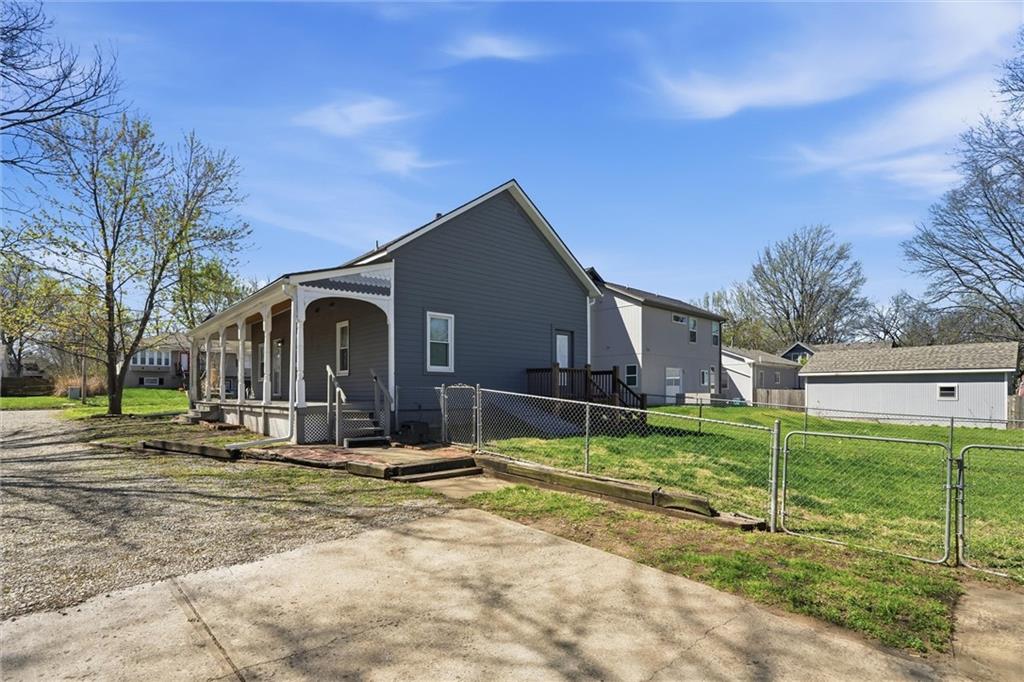 310 East Nichols Street Spring Hill, KS 66083 - Photo 27 of 30