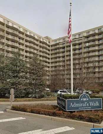 $3,100 | 1077 River, Unit PH6, Edgewater, NJ 07020