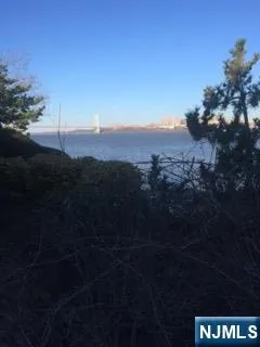 $3,100 | 1077 River, Unit PH6, Edgewater, NJ 07020