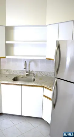 $3,100 | 1077 River, Unit PH6, Edgewater, NJ 07020