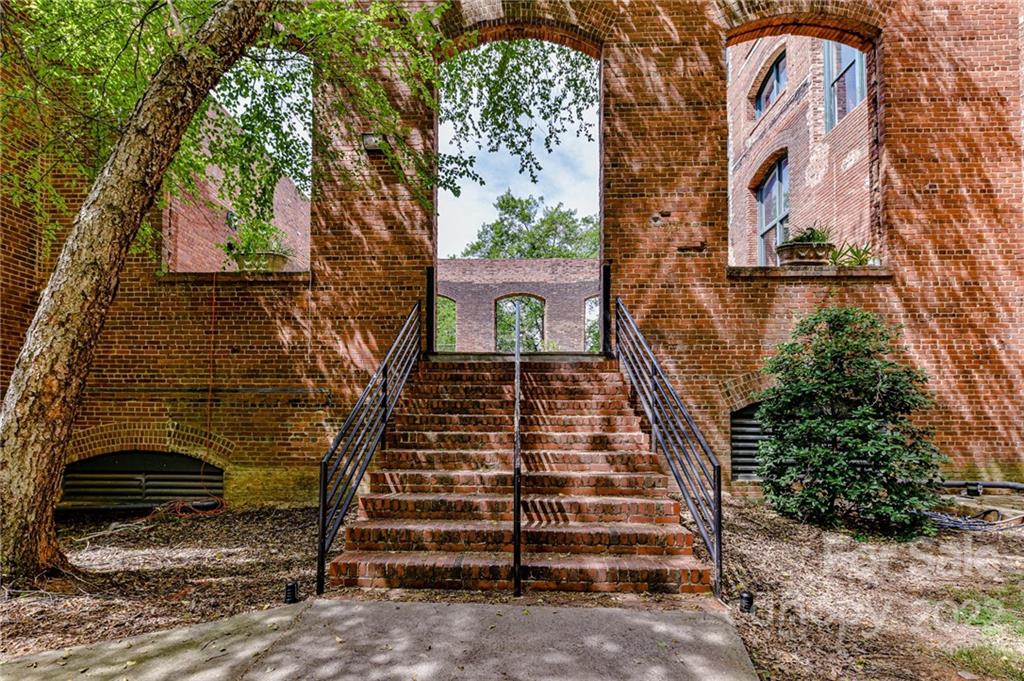 201 South Hoskins Road, Unit 106 Charlotte, NC 28208 - Photo 15 of 18