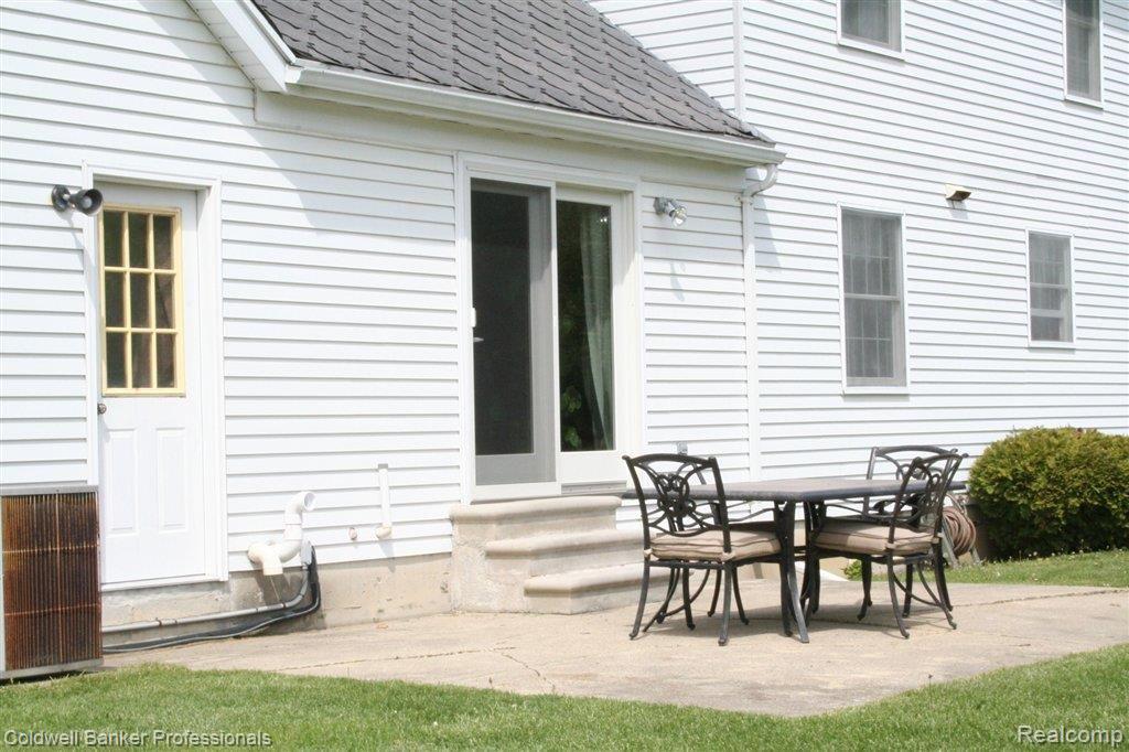 11296 Runyan Lake Road Fenton, MI 48430 - Photo 3 of 18 Back patio.JPG