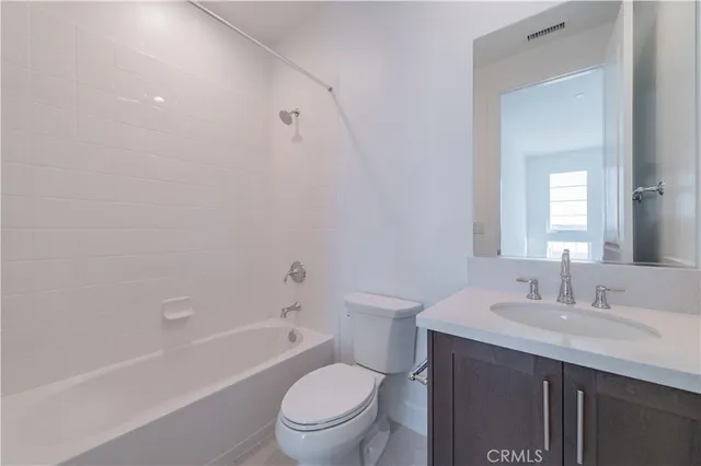 $6,750 | 27562 Juniper Lane, Valencia, CA 91381