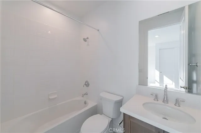 $6,750 | 27562 Juniper Lane, Valencia, CA 91381