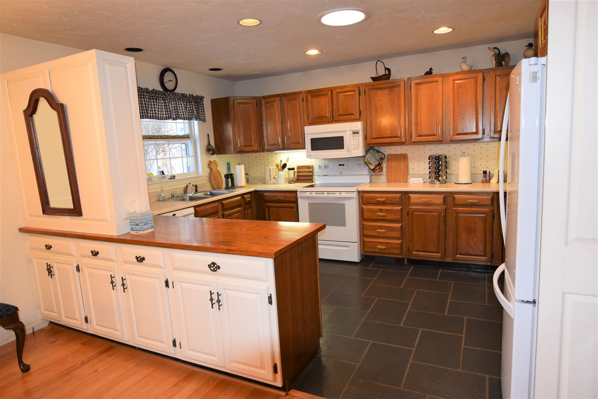 23 Pinewood Village Road, Unit 23 Lebanon, NH 03784 - Photo 8 of 23 Gallery Image 8