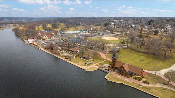 $519,990 | 201 Charlestowne Lakes Drive, St. Charles, IL 60174