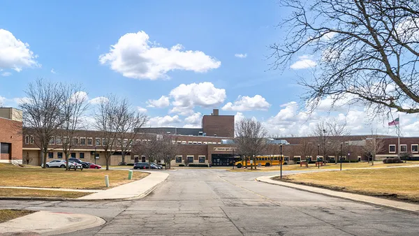 $519,990 | 201 Charlestowne Lakes Drive, St. Charles, IL 60174