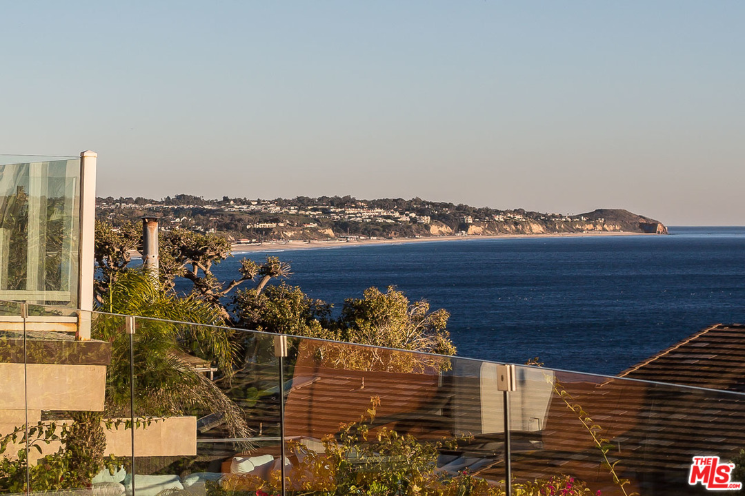 31528 Broad Beach Road Malibu, CA 90265 - Photo 24 of 26 a view of a terrace