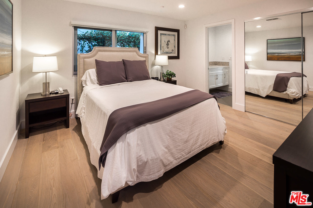 31528 Broad Beach Road Malibu, CA 90265 - Photo 25 of 26 a bedroom with a bed and a lamp