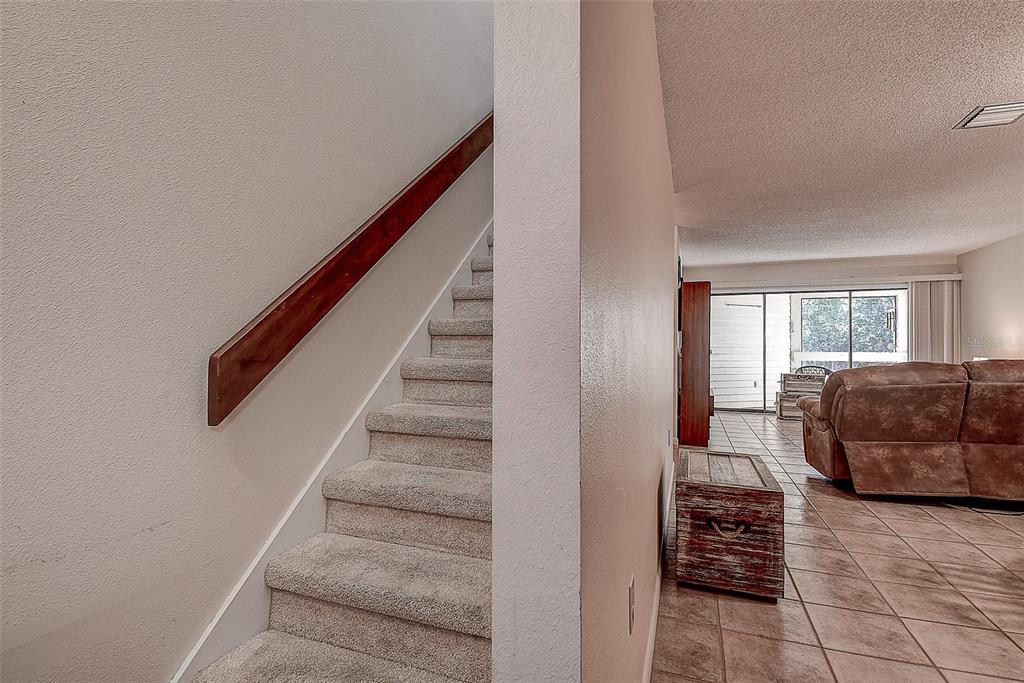 1500 Sunset Road, Unit G4 Tarpon Springs, FL 34689 - Photo 23 of 44 a living room with furniture and a window