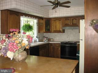 819 Pleasant Hill Road Wallingford, PA 19086 - Photo 3 of 6