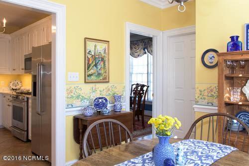 2711 East Fairway Road Morehead City, NC 28557 - Photo 11 of 52 Breakfast Area
