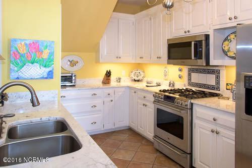 2711 East Fairway Road Morehead City, NC 28557 - Photo 12 of 52 Kitchen