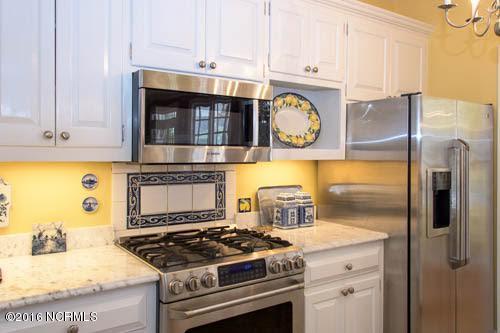 2711 East Fairway Road Morehead City, NC 28557 - Photo 13 of 52 Kitchen