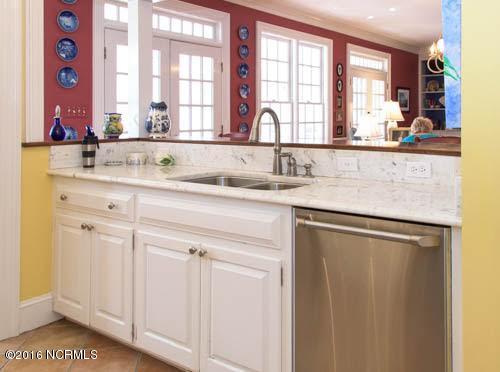 2711 East Fairway Road Morehead City, NC 28557 - Photo 14 of 52 Kitchen
