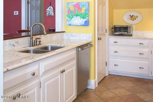 2711 East Fairway Road Morehead City, NC 28557 - Photo 15 of 52 Kitchen